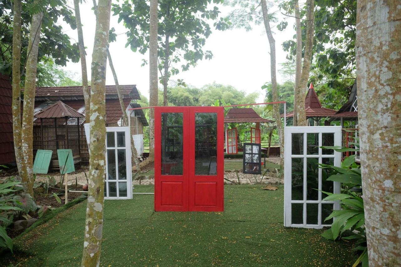 Urbanview Villa Lukulo Kebumen By Reddoorz ภายนอก รูปภาพ