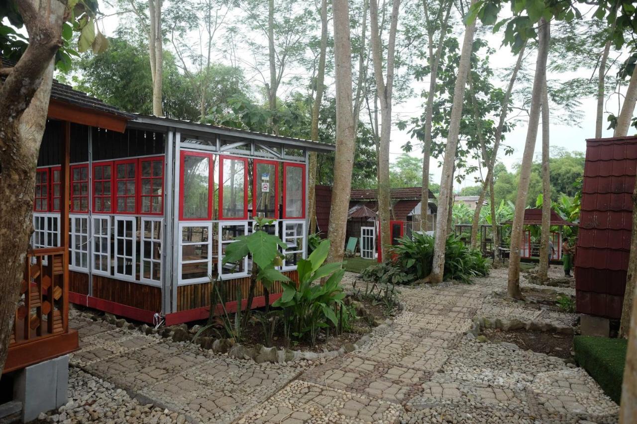 Urbanview Villa Lukulo Kebumen By Reddoorz ภายนอก รูปภาพ